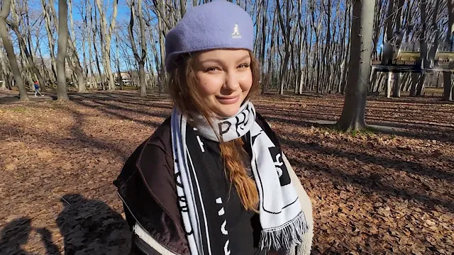 "Незнакомец, я у Вас поживу. Я готова на всё", - девушка подошла ко мне и показала сиськи